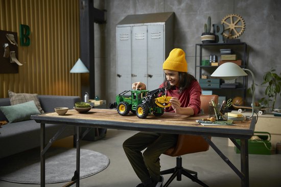 LEGO Technic John Deere 948L-II Skidder Voertuig Bouwpakket – 42157